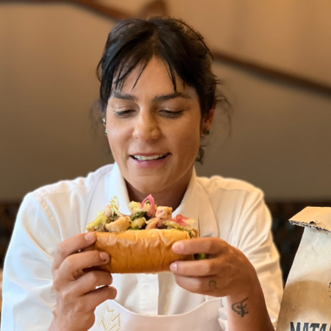 Chef Manu Buffara invade o T.T. Burger e traz criações exclusivas na lanchonete de Curitiba