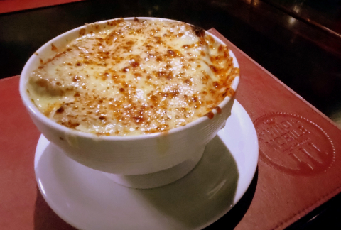 Algumas são famosas, mas a Sopa de cebola da Vino Nobile merece ser provada