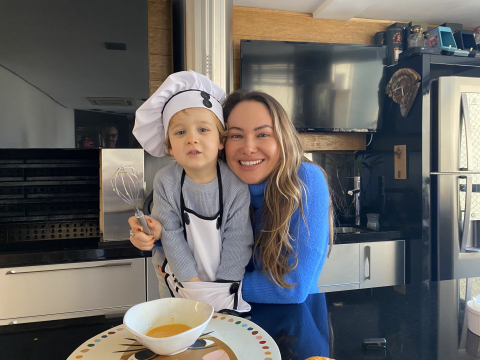 Comida com gosto de verdade: o que aprendemos com o pequeno Theo sobre alimentação natural desde o berço