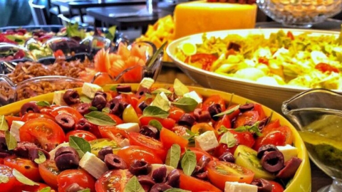 Boa pedida da semana: conheça o melhor buffet por quilo de Curitiba eleito no Prêmio Bom Gourmet