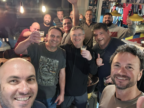 O sagrado churrasco de quinta-feira na Caverna do Dragão