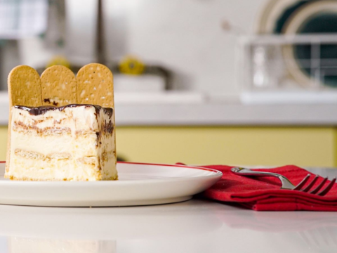 Pensando na sobremesa do fim de semana? Vá de torta de biscoito e sorvete