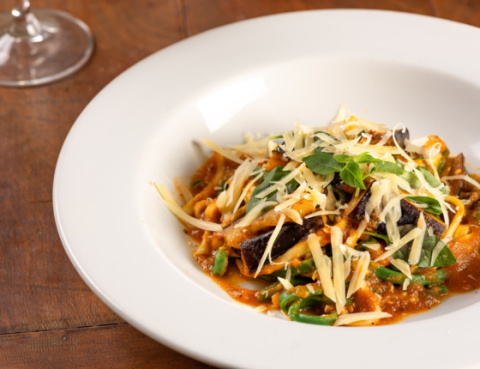 Aprenda a fazer a pasta alla norma, tradicional do sul da Itália