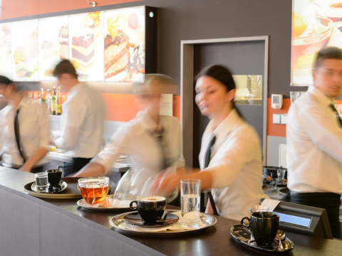 Food services querem inovar, mas precisam de apoio e método, mostra pesquisa do Programa Fogo Alto