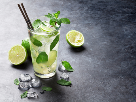 Vencedor do The Next Bartender dá dicas para coquetéis sem álcool de Ano Novo