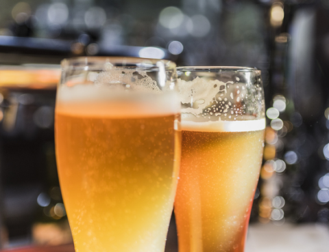 Onde tomar cerveja, drinks ou bebidas refrescantes com descontos no Circuito de Verão