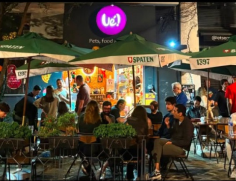 O melhor local pet friendly de Curitiba tem cardápio para tutores e seus melhores amigos