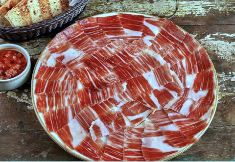 Joselito, tido como o melhor presunto do mundo, está sendo servido no Pobre Juan