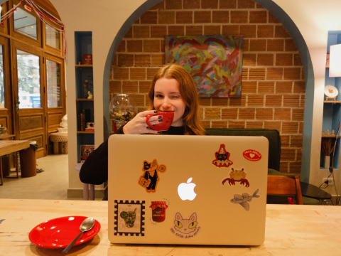 Home office na cafeteria: como não fazer o dono do espaço te detestar