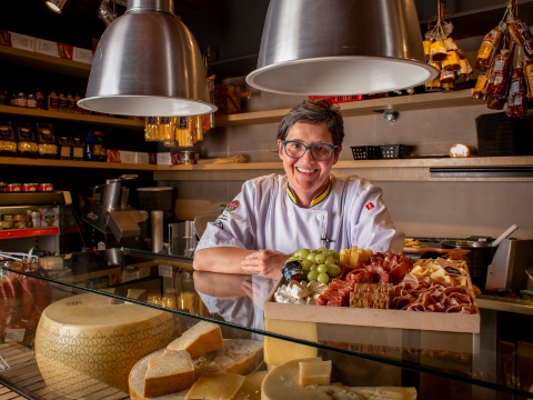 Mercado dos queijos ganha destaque em nova coluna do Bom Gourmet, assinada por Flavia Rogoski
