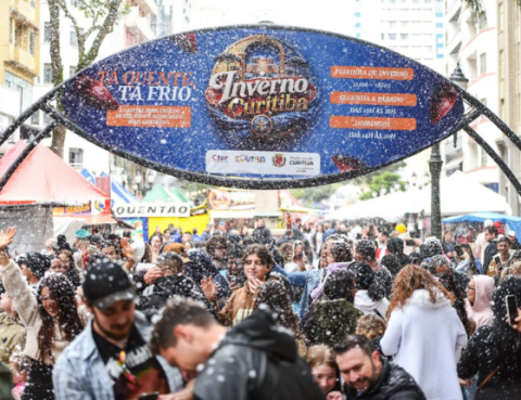 O Circuito Bom Gourmet de Inverno fez ação de encerramento, com neve artificial no Domingo do Centro (26). Veja como foi!
