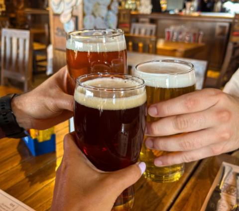 Um brinde ao Dia Internacional da Cerveja e aos encontros que ela proporciona