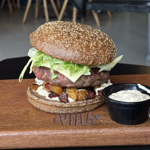Só até este sábado (22): campeões do Desafio Positivo CWBurguer estão disponíveis em três hamburguerias da cidade com preço fixo de R$ 39