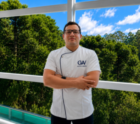 Chef alagoano Derikson Pacheco é finalista de prêmio de Hotelaria e representará 8 unidades da rede GAV hotéis e Resorts