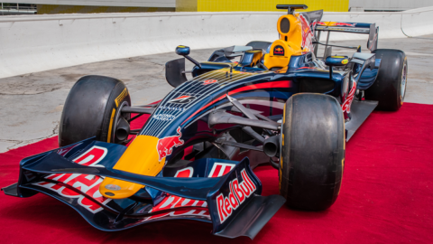 Red Bull Showrun ocorre no Centro Cívico com carro de F1 e campeã mundial de skate