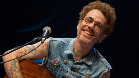 Nando Reis anuncia show acústico em dupla com o filho em Curitiba