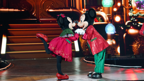 "Caixa misteriosa" no Barigui é anúncio de Natal com a Disney em Curitiba