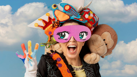 Adriana Calcanhotto retoma alter ego infantil para show em Curitiba