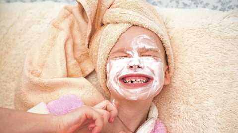 Skincare para crianças: autocuidado ou adultização precoce?