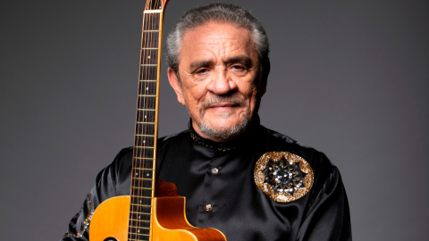 Zé Ramalho toca os maiores sucessos no Teatro Positivo