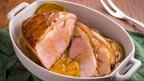 Veja como fazer picanha suína ao molho de laranja, opção saborosa para o almoço