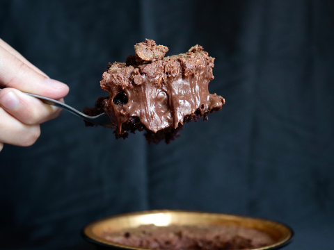 Conheça o crunch cake, bolo crocante que viralizou nas redes