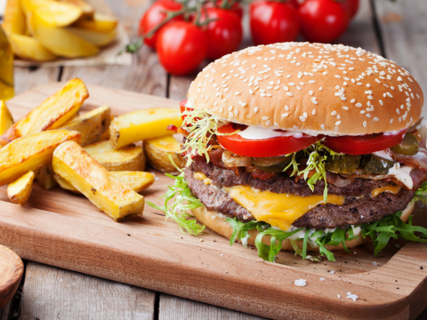 Lanches, pizzas e marmitas são mais da metade dos pedidos no iFood em Curitiba