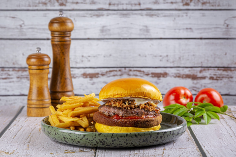 Retomada do CWBurguer Fest celebra excelência: conheça os campeões de vendas e os mais bem avaliados da edição