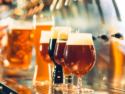 Cervejas artesanais: o que são, quais os estilos mais populares no Brasil e onde encontrar as melhores de Curitiba