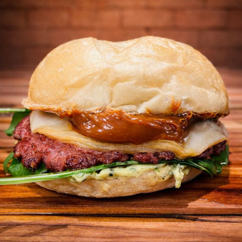 Santi Burger no CWBurguer 2026: Maradona e Pelé por R$ 39 no Juvevê
