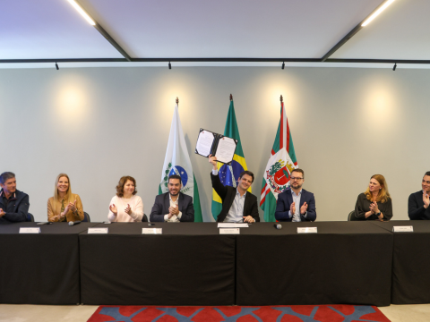 Curitiba atualiza regras para calçadas e flexibiliza uso de mesas e cadeiras em bares e restaurantes