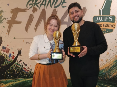 A bartender Tai Calegaro, do Continental Batel, vence o 2º MUFS Drink Festival