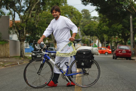 Após aventura de bicicleta, Dudu Sperandio está de volta
