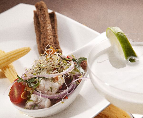 Ceviche de pescada com polvo