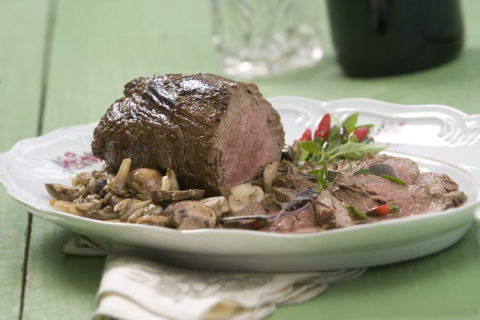 Rosbife de Mignon com Champignons Frescos e Broto de Ervas