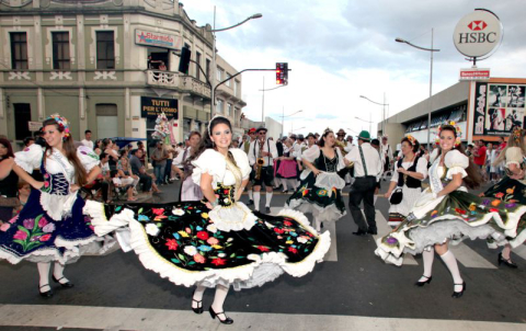 Ponta Grossa realiza 24ª edição da festa nacional do chope escuro
