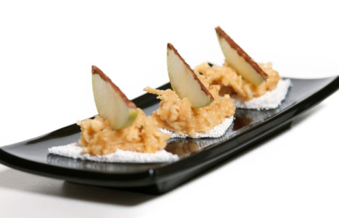Tapioca de coco com especiarias e maçã verde fresca com cacau