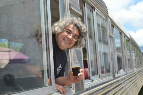 Cervejaria Bodebrown realiza passeio de trem com degustação de cervejas