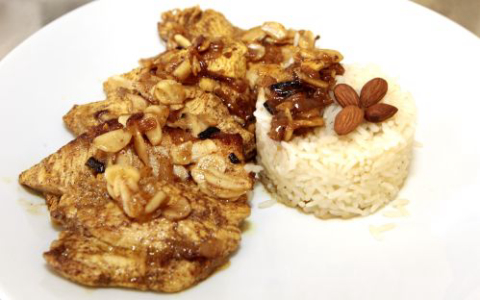 Frango ao mel, amêndoas e especiarias
