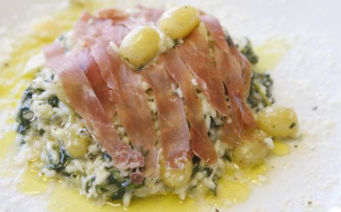 Risoto de espinafre, gorgonzola, uva verde e presunto Parma