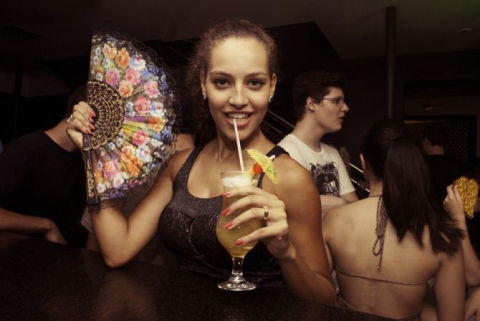 James cria novos drinques inspirados na mitologia grega