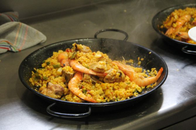 Os participantes irão aprender receitas típicas da Espanha, como a paella. Foto: Divulgação.