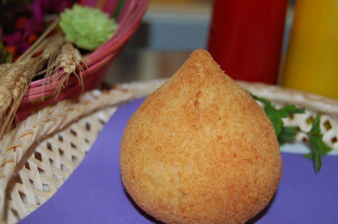 Coxinha da confeitaria Dois Corações. Foto: DVD Plus/Divulgação