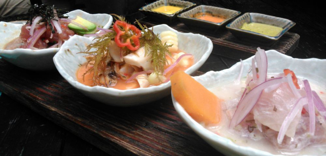 Trio de ceviches do La Mar.<br>Prato apresenta versões do<br>clássico peruano com atum,<br>polvo e peixes locais. Foto: Carlos Coelho/Gazeta do Povo