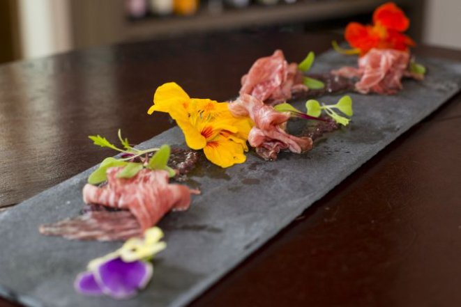 Carpaccio de Australian Wagyu, uma das opções do menu do Bull Prime. Foto: Henry Milleo/Gazeta do Povo