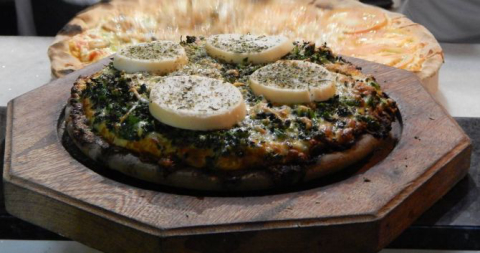 Geocook: No Jardins, pizza vai à mesa na pedra