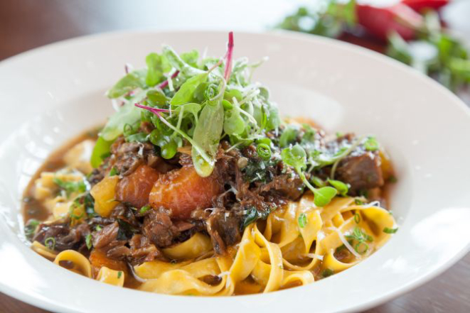 Fettuccine com ragu de costela e cogumelos. Foto: Fernando Zequinão/Gazeta do Povo