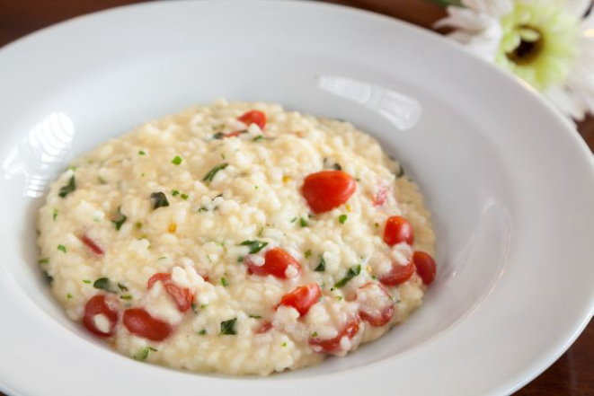 Risoto marguerita (tomate-cereja, queijo e manjericão). Foto: Fernando Zequinão/Gazeta do Povo