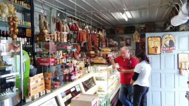 Aberto desde 1934, o armazém também oferece petiscos. Foto: Divulgação