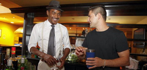 Premiado bartender dará aula-show gratuita sobre drinks